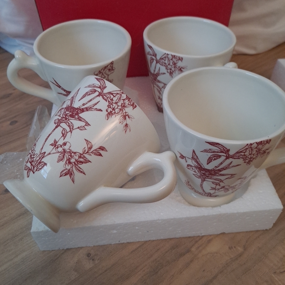 Floral Ceramic Mug with Red Design Vintage ANDREA SADEK Bird Toile Red Elisabeth